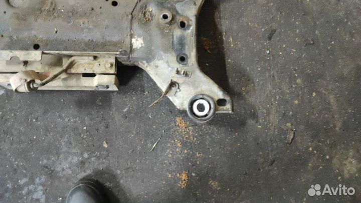 Балка подвески передняя (подрамник) Land Rover Fre