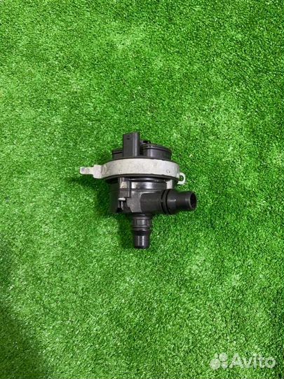 Насос охлаждающей жидкости Bmw 5 G30 B48B20A 2017