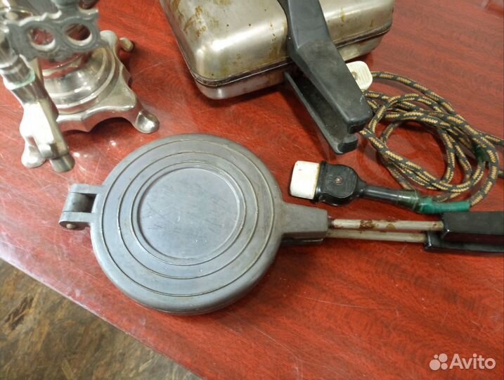 Самовар, вафельница, орешница