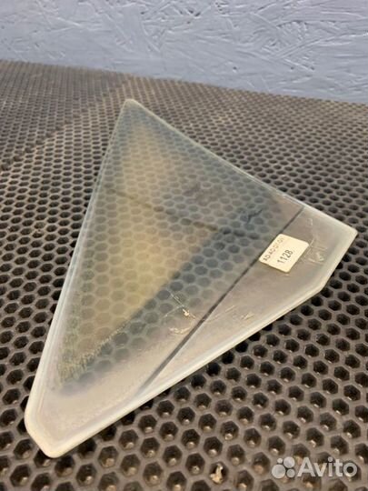 Форточка двери передняя правая Bentley Continental