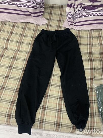 Все вещи оригинальные, ни разу не ношенные