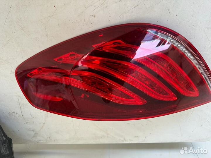 Задние фонари на Мерседес222