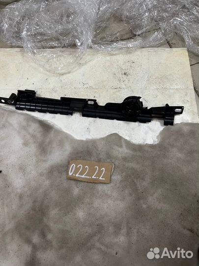 Крепление колонки правое леванте