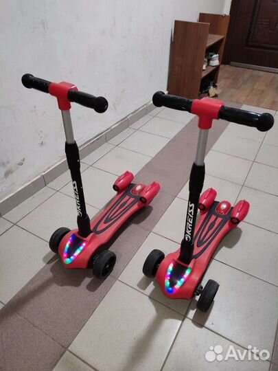 Самокат с турбинами, музыкой и дымом