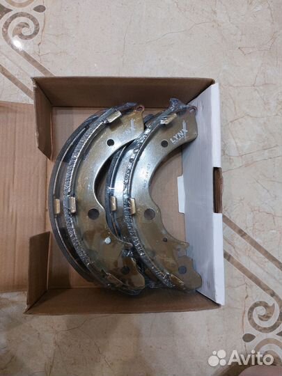 Тормозные колодки на Honba