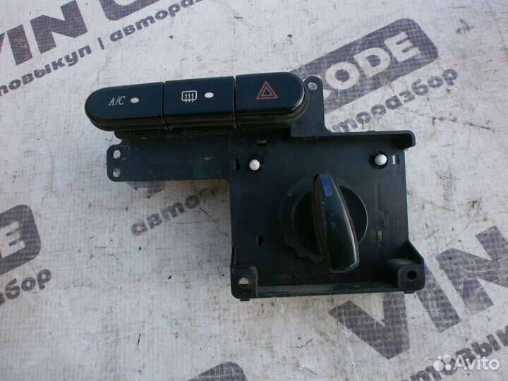 Включатель кондиционера и аварийки Джили мк кросс
