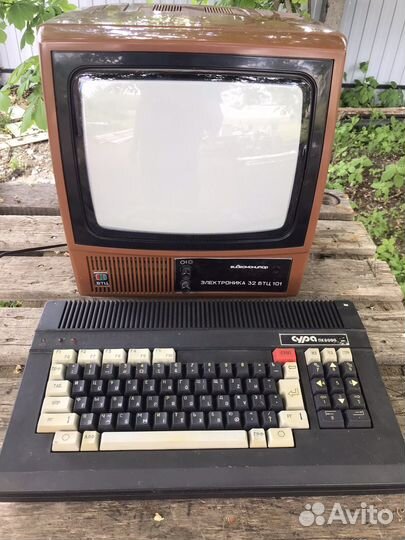 Ретро компьютер Сура 8000