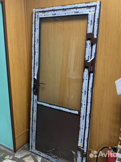 Дверь алюминиевая 900*2050 новая