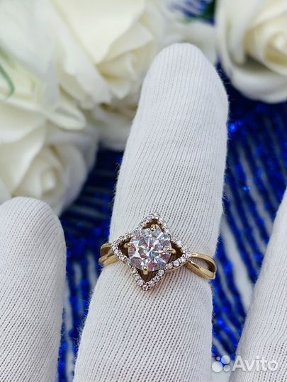 Золотое кольцо с фианитами