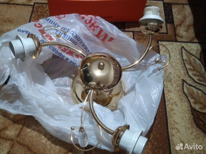 Люстра с 3 матовыми плафонами