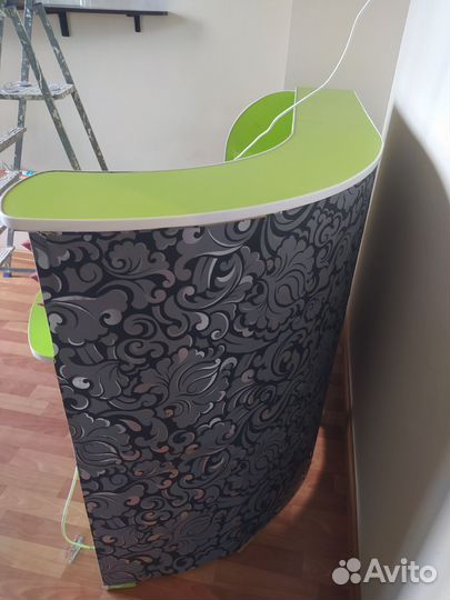 Стол-этажерка