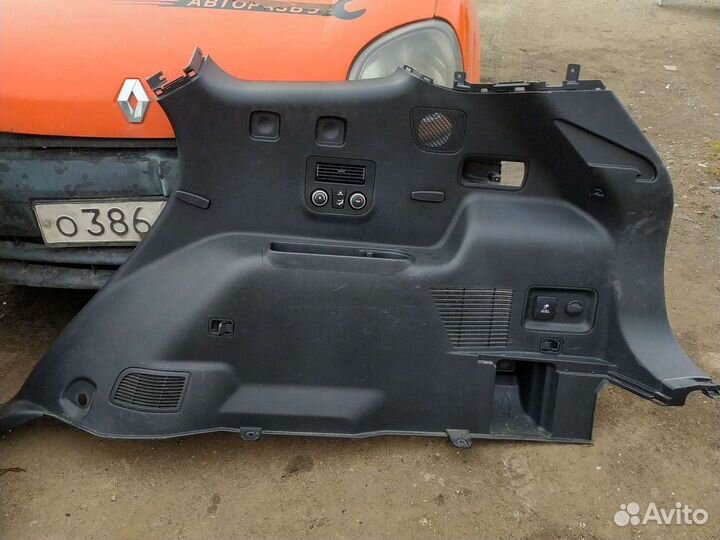 Обшивка багажника hyundai grand santa fe 2018 год