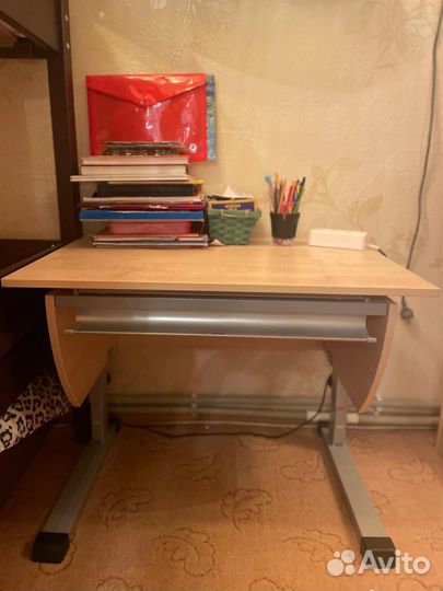 Школьная парта бу.хорошем состояние