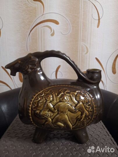 Бочонок для вина или напитков.Вазы.Кувшины