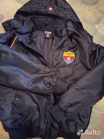 Продам куртку демисезонную детскую