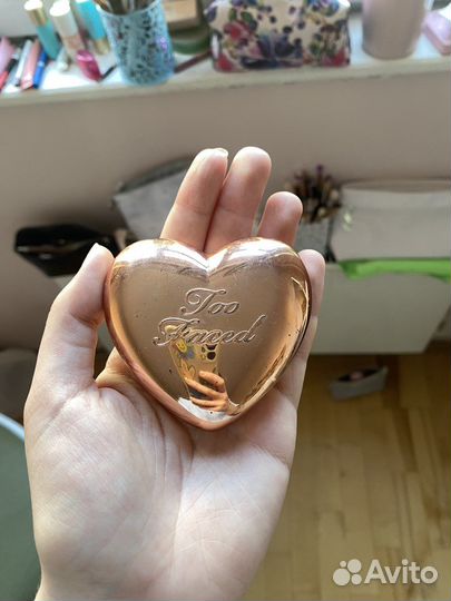 Too faced хайлайтер