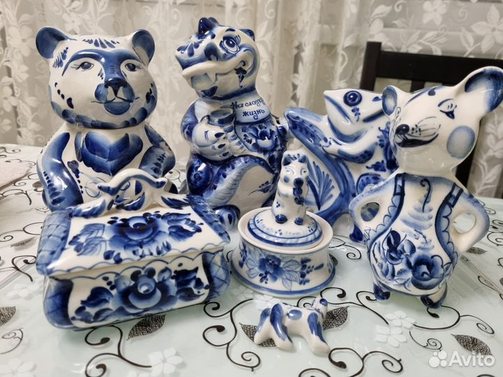 Гжель и бутылка для вина ручная работа