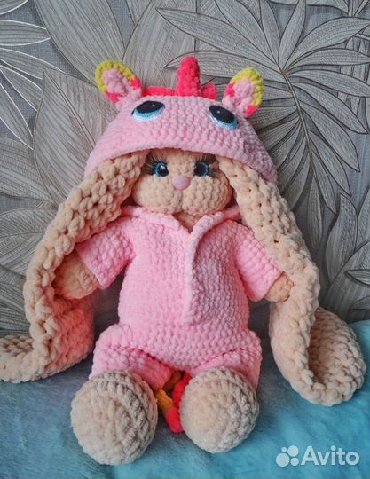 Вязаная плюшевая Зайка