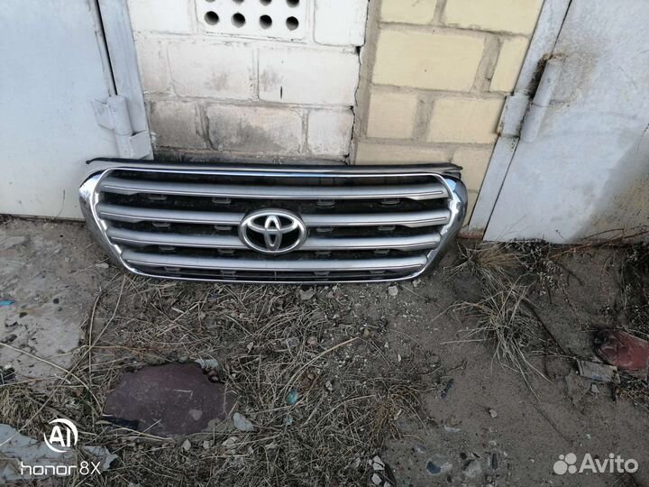 Решетка радиатора toyota land cruiser 200
