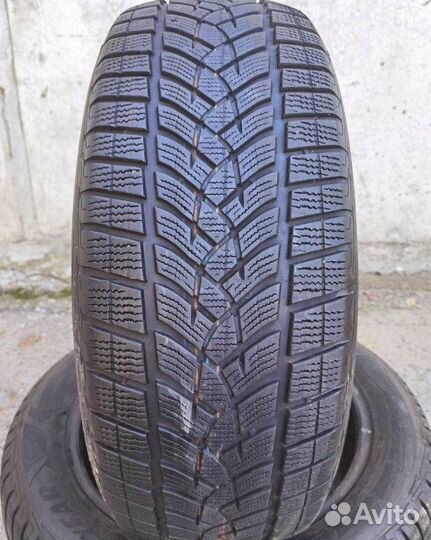 Goodyear UltraGrip Performance 235/55 R19 105V