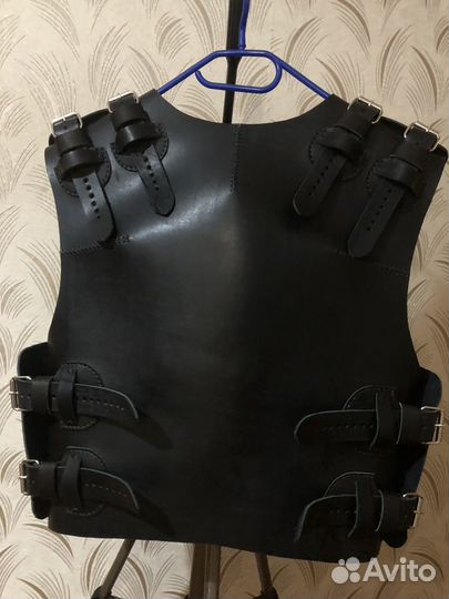 Байкрский жилет из кожи