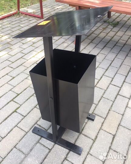 Урна. Мусорка. Урна уличная