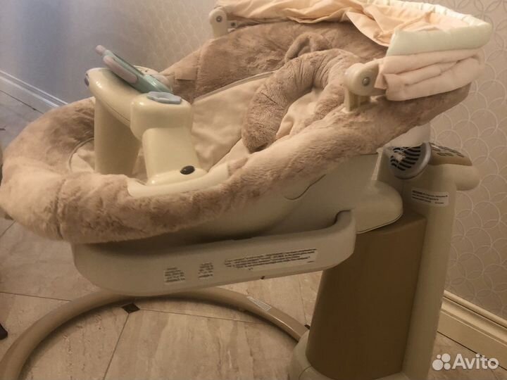 Электрическая качеля фирмы Graco