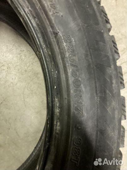 Bridgestone Blizzak Spike-01 225/50 R17 98T