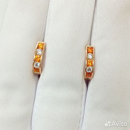 Золотые серьги с камнем