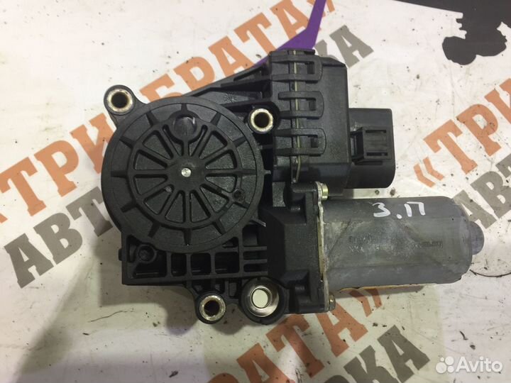 Ауди Моторчик стеклоподъемника задний правый Прав