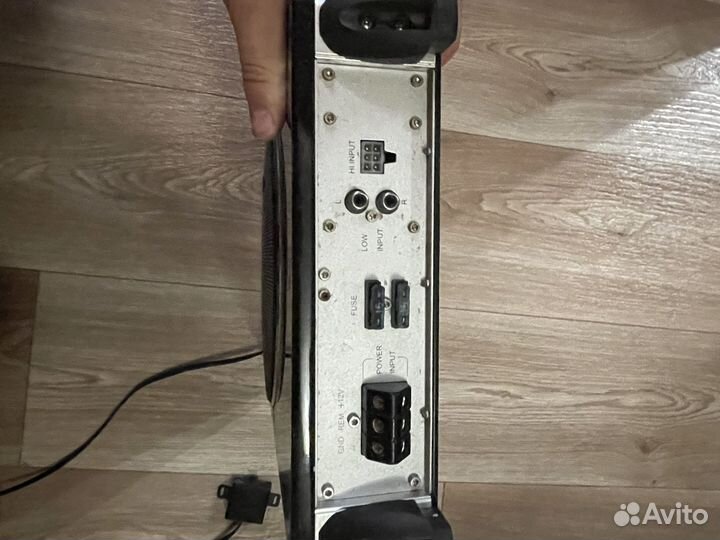 Активный сабвуфер Hyundai H-CSX8A