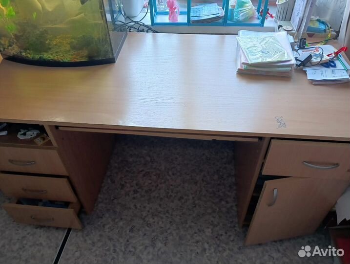 Письменный стол для школьника бу