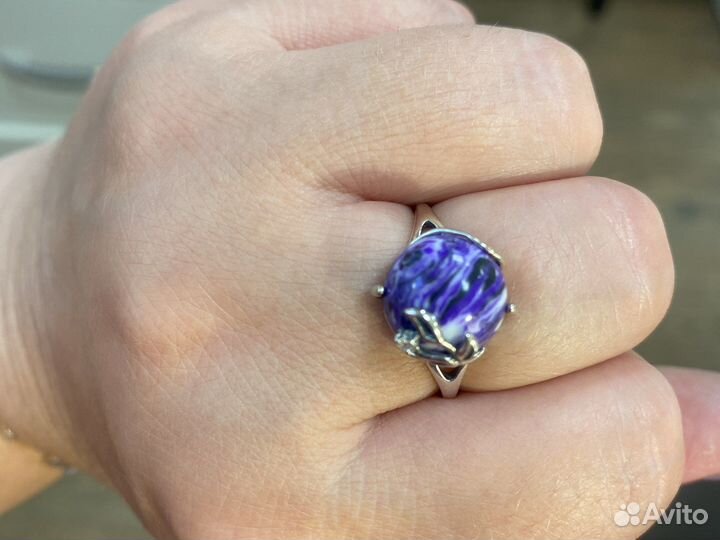 Серебряное кольцо с чароитом