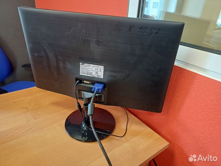 Монитор Samsung