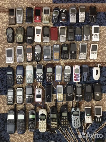 Старые мобильные телефоны в коллекцию 60 штук