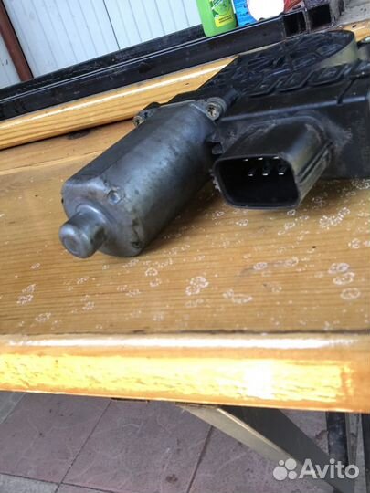 Электромотор стеклоподъемника правый перед