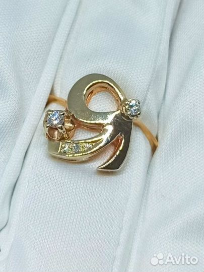 Кольцо с природным камнем Золото