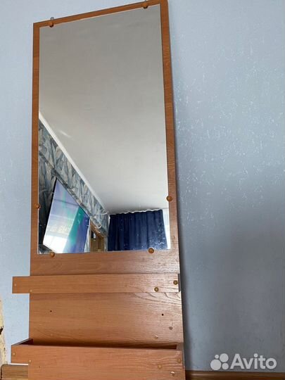 Зеркало с полками