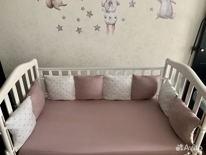 Бортики в детскую кроватку и комплект простыней