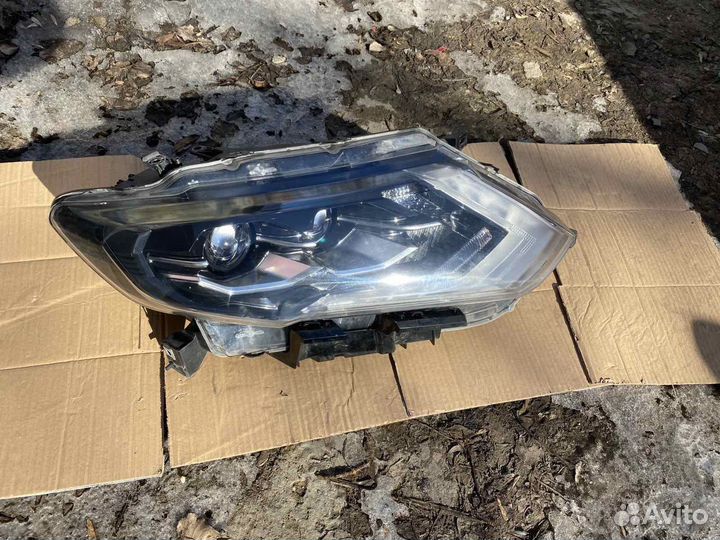 Nissan x-trail т32 фара правая