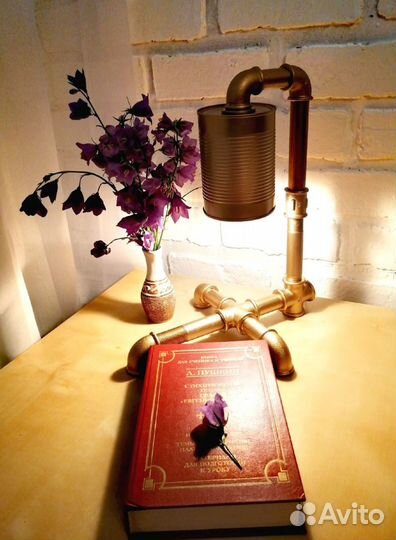 Настольная лампа