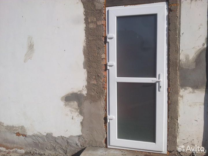 Пластиковая балконная дверь
