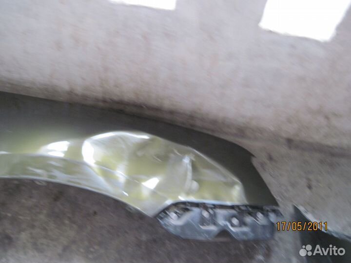 Крыло переднее правое