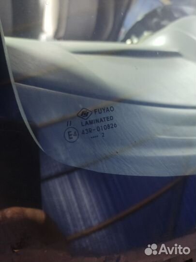 Стекло лобовое Mazda Tribute