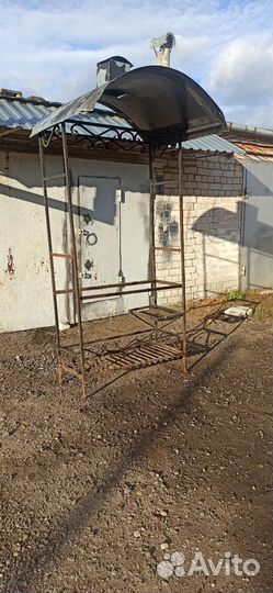 Кованый мангал с крышей бу
