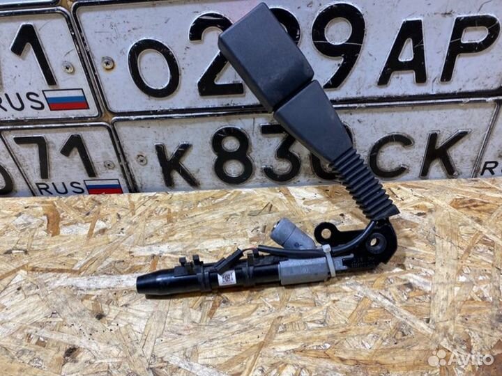 Преднатяжитель ремня безопасности правый Bmw X5