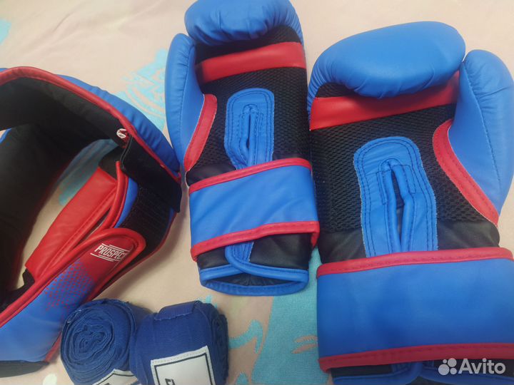 Боксерские перчатки 10 oz