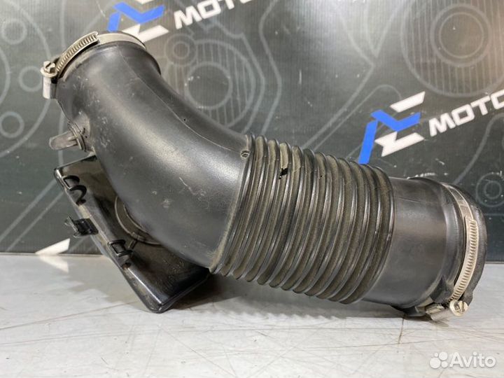 Патрубок воздушного фильтра Audi A6 C6 AUK 2006