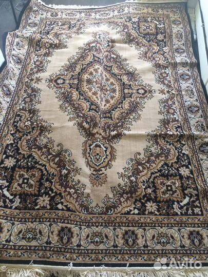 Ковер коричневый узор