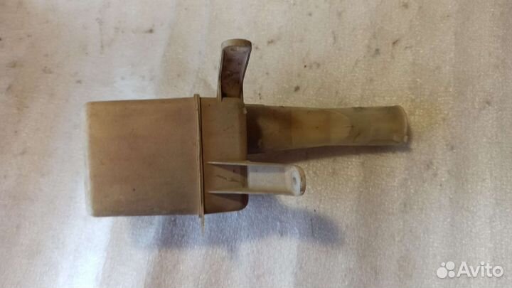 Бачок стеклоомывателя Toyota Carina ED